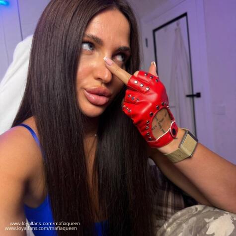 Mafia Queen FemDom Feet Heels avatar