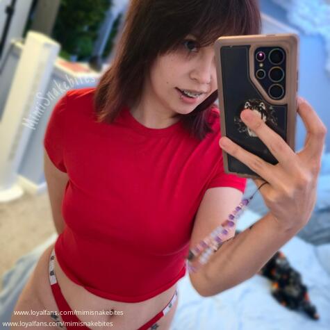 MimiSnakebites avatar