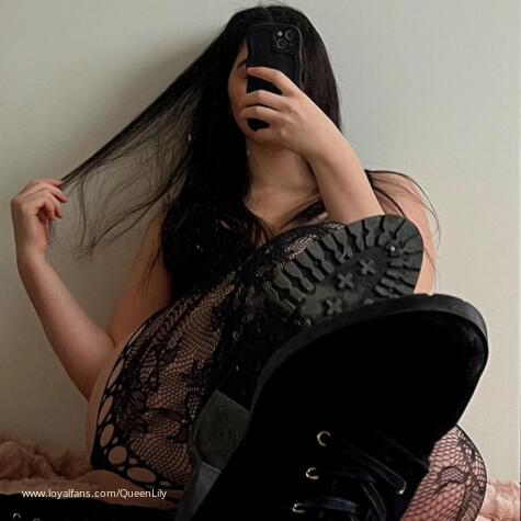 QueenLilyxo25 avatar