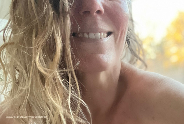 Pee Compilation - Mrs Evie Mae Official Profile | www.Loyalfans.com