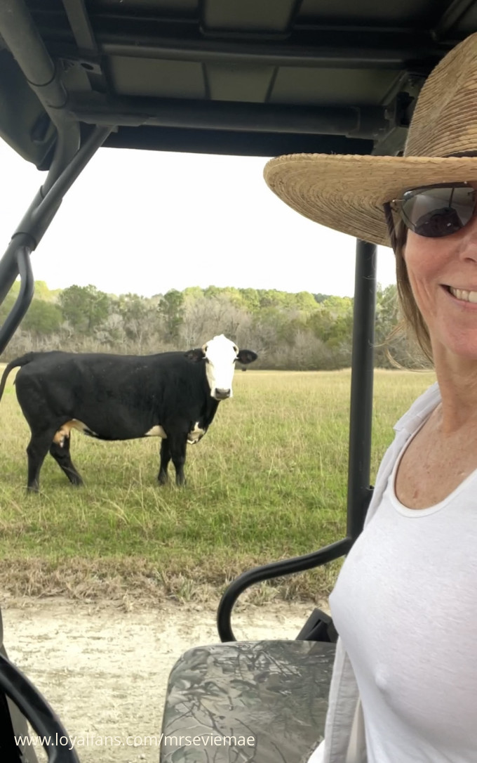 Udders - Mrs Evie Mae Official Photos | www.Loyalfans.com