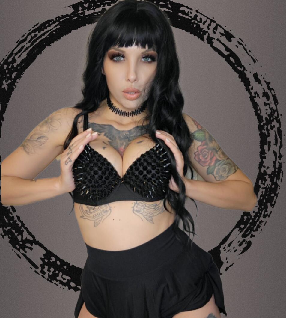 Stella Von Savage’s Official Social Fan Page LoyalFans