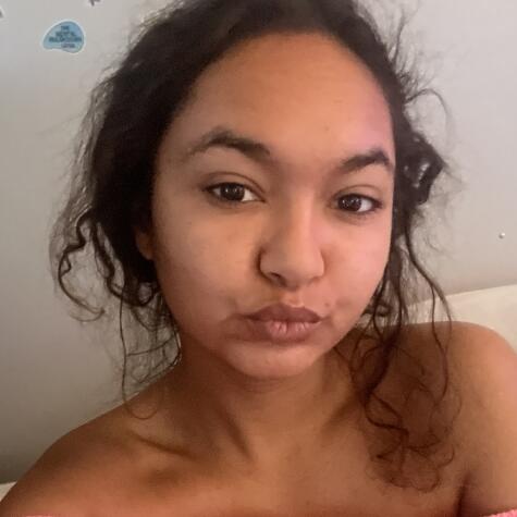 Twitch Streamer queennefertitiroyalwife avatar