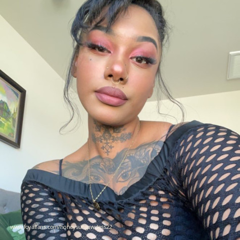 Happy Friday the 13th 🔪🩸 - honeysungawdess findom Official Photos | www