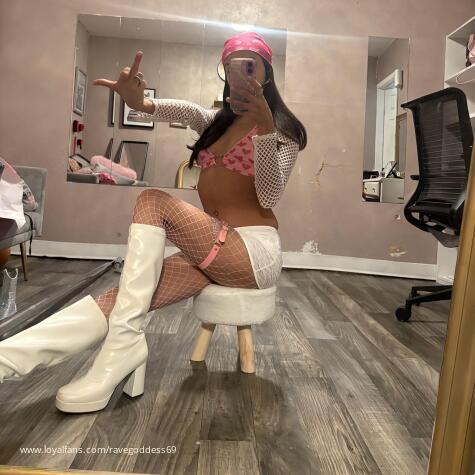 RaveGoddess69 avatar