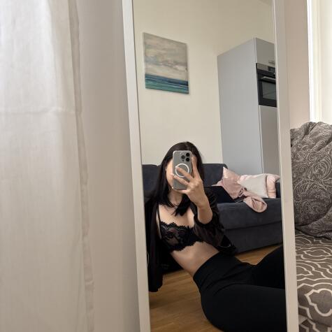 Elsaicequeen avatar