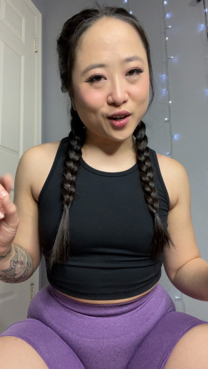 The theme of the week is sexy trainer 🥵 tight leggings & thickness